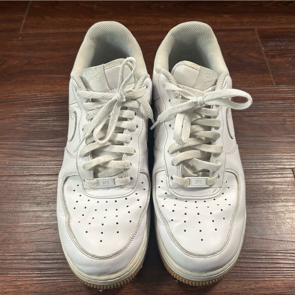 Men’s White Nike Air Force 1 Shoes Sneakers Trainers Size 11 Gum Soles AF1 - Picture 1 of 8